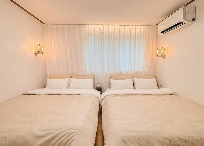 Seocho, Gyodae, About A 6-minute Walk From Nambu Bus Terminal Station * Seul